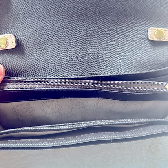 Michael Kors Jet Set large wallet on a chain
MK Signature crossbody - Picture 4 of 6